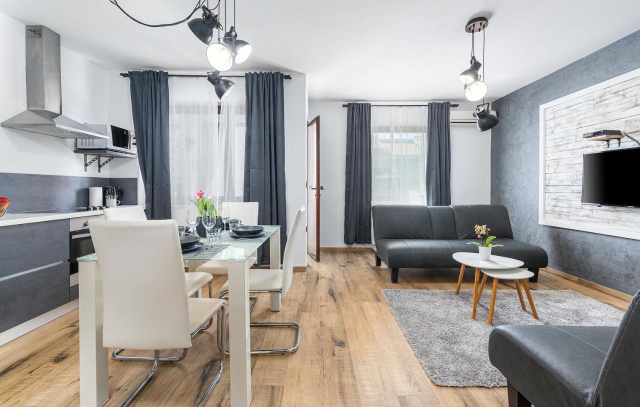 Apartments Ariana Умаг Екстериор снимка